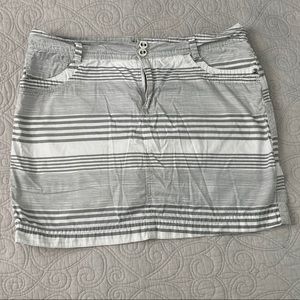 Supplies gray/white striped skirt